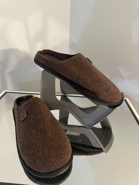 Brown Wool Slip-On Button Slippers women’s 43 or 11 new